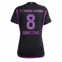 Fotbalové Dres Bayern Munich Leon Goretzka #8 Dámské Venkovní 2023-24 Krátký Rukáv